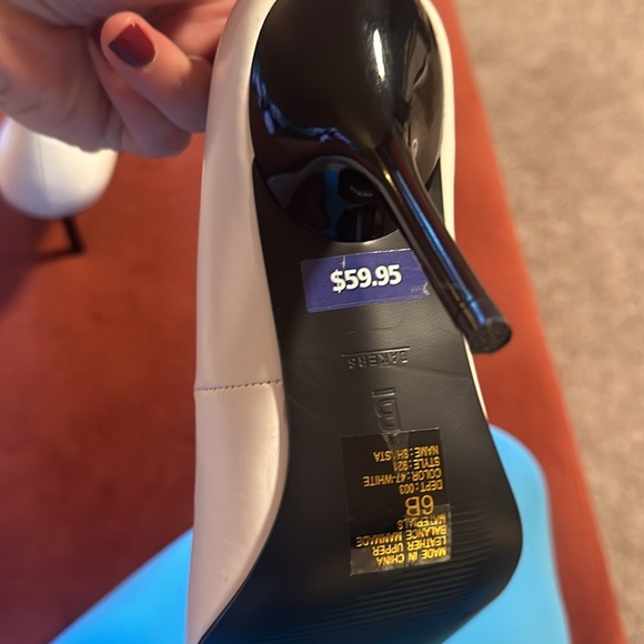 Vintage white point toe heels - Picture 5 of 5